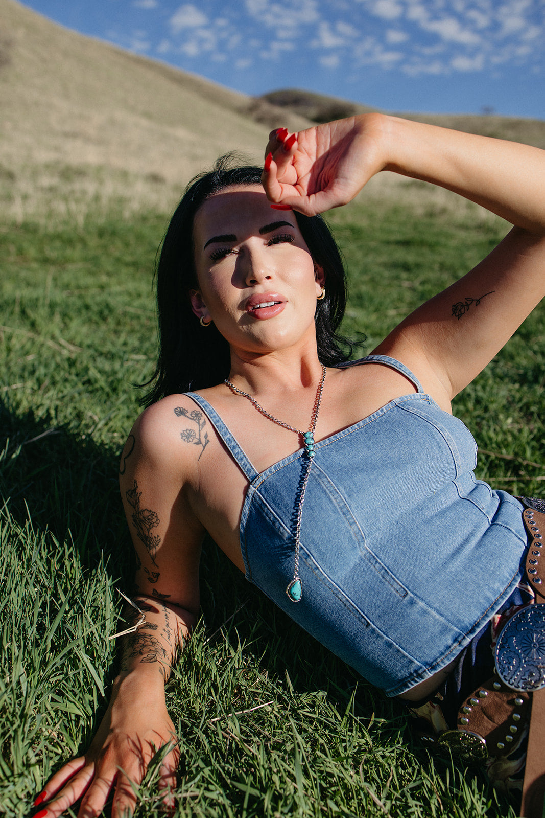 Turquoise lariat necklace with silver chain and drop pendant