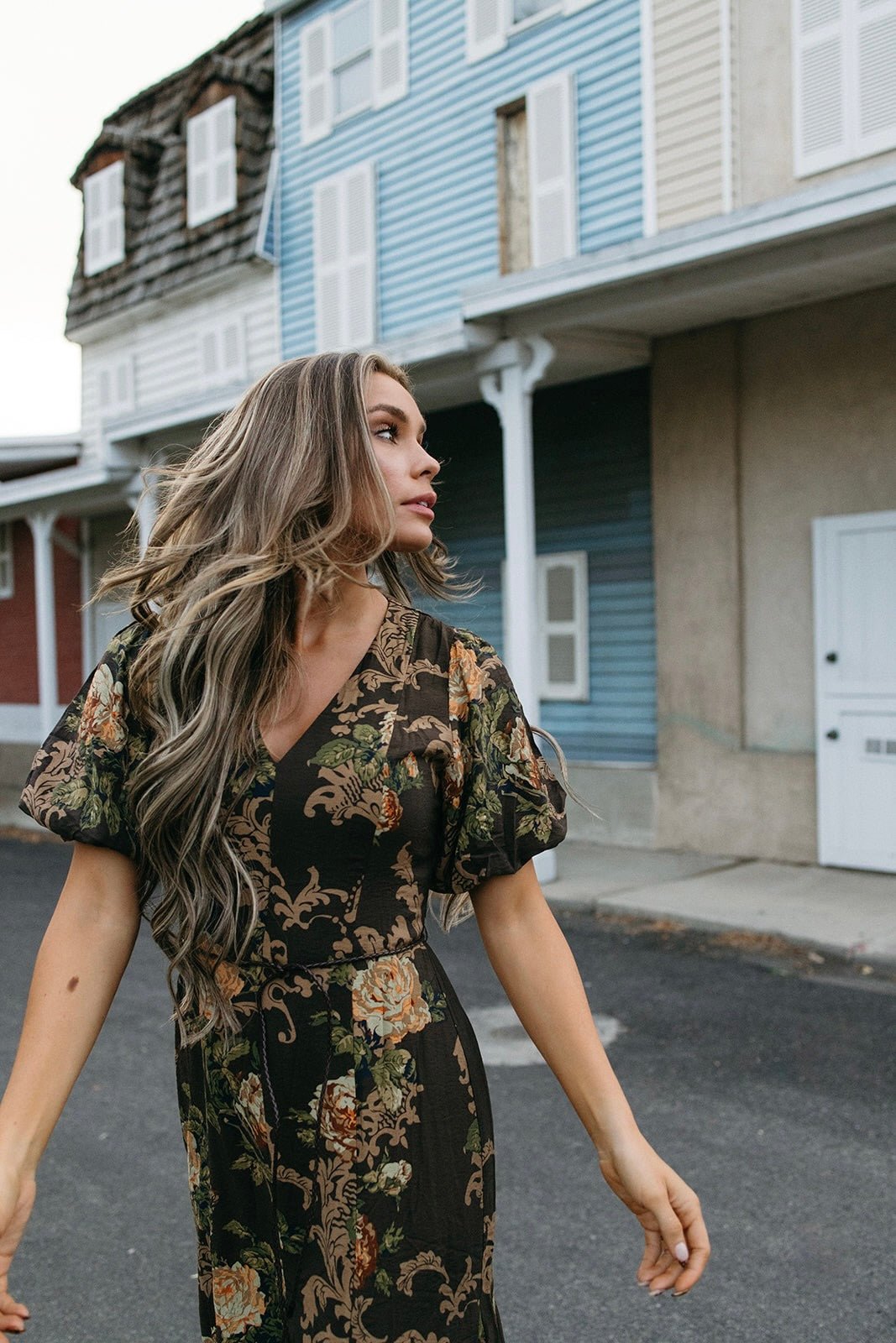 ASTR Lavena V-neck Puff Sleeve Dress