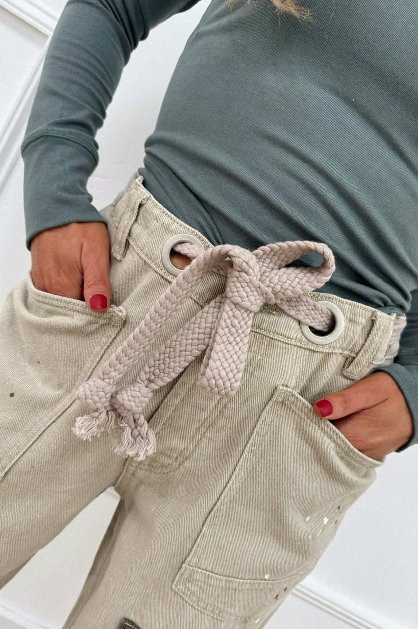 Gallery Walk Rope String Jeans