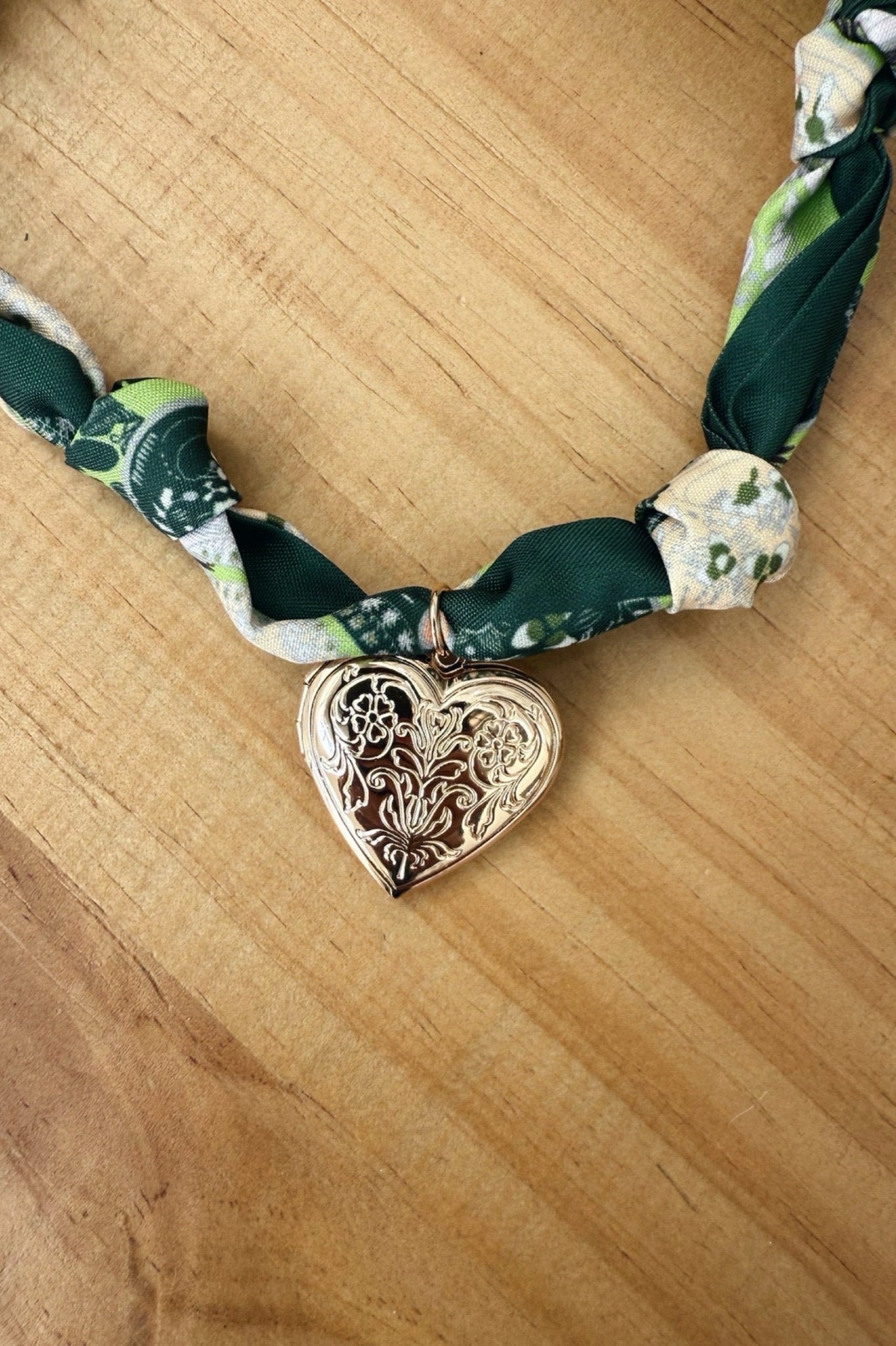 Lover's Trace Scarf Necklace