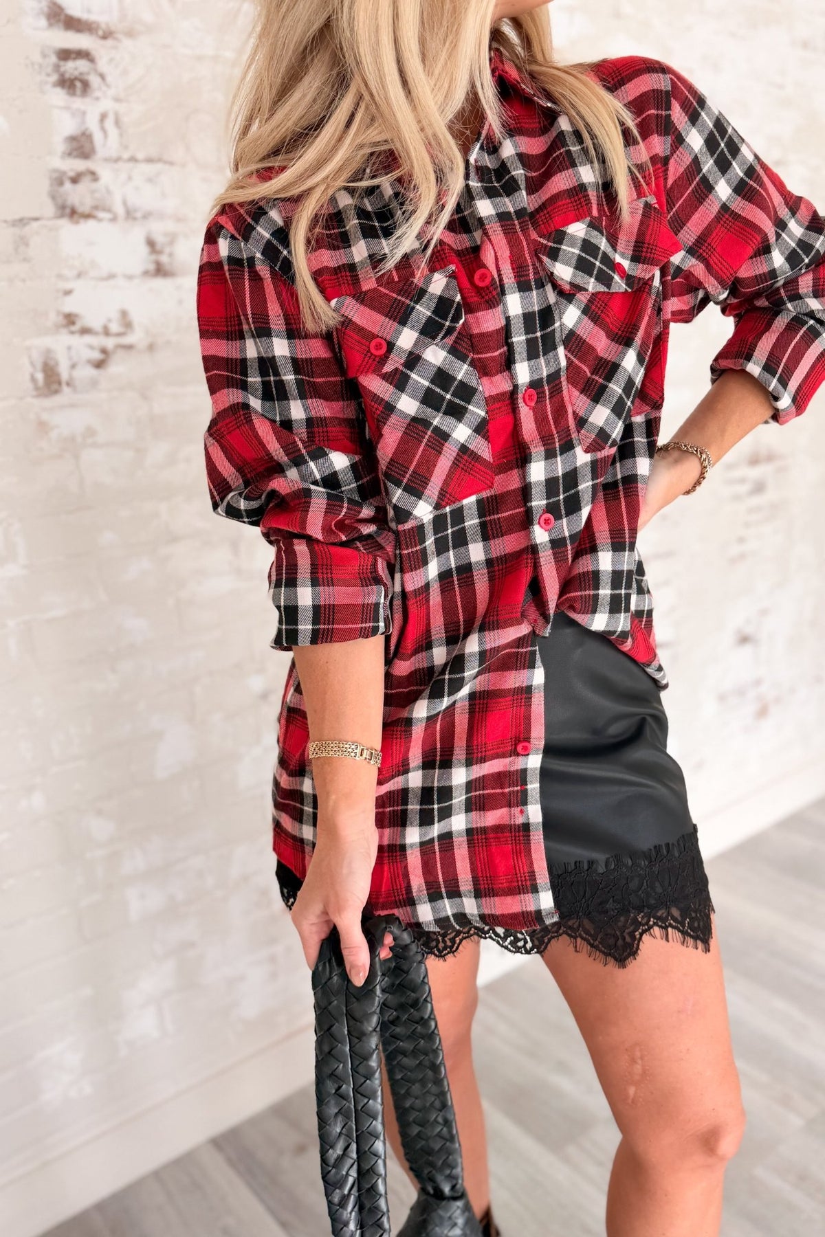 Women’s red, black and cream plaid flannel button-down shirt featuring a relaxed oversized fit, collared neckline, long sleeves, button front closure and dual chest flap pockets. Classic tartan plaid shirt styled as an easy layering piece for casual, grunge-inspired and fall outfits.