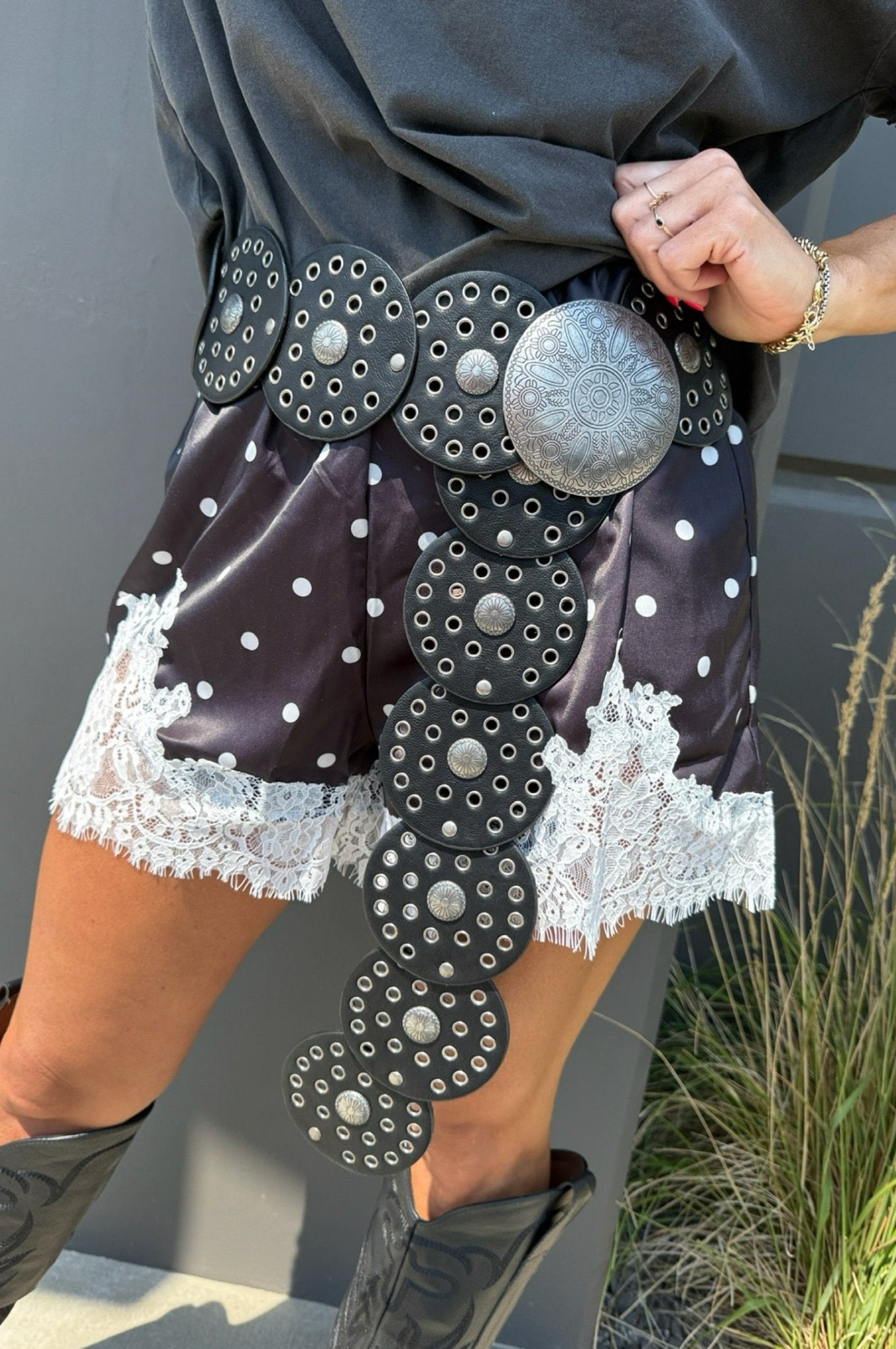 Black and Silver circle concho belt. Country Concert accessories. Western belts