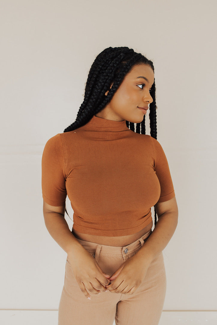 Luxe Seamless Crop Turtle Neck - FINAL SALE – Sand + Charcoal