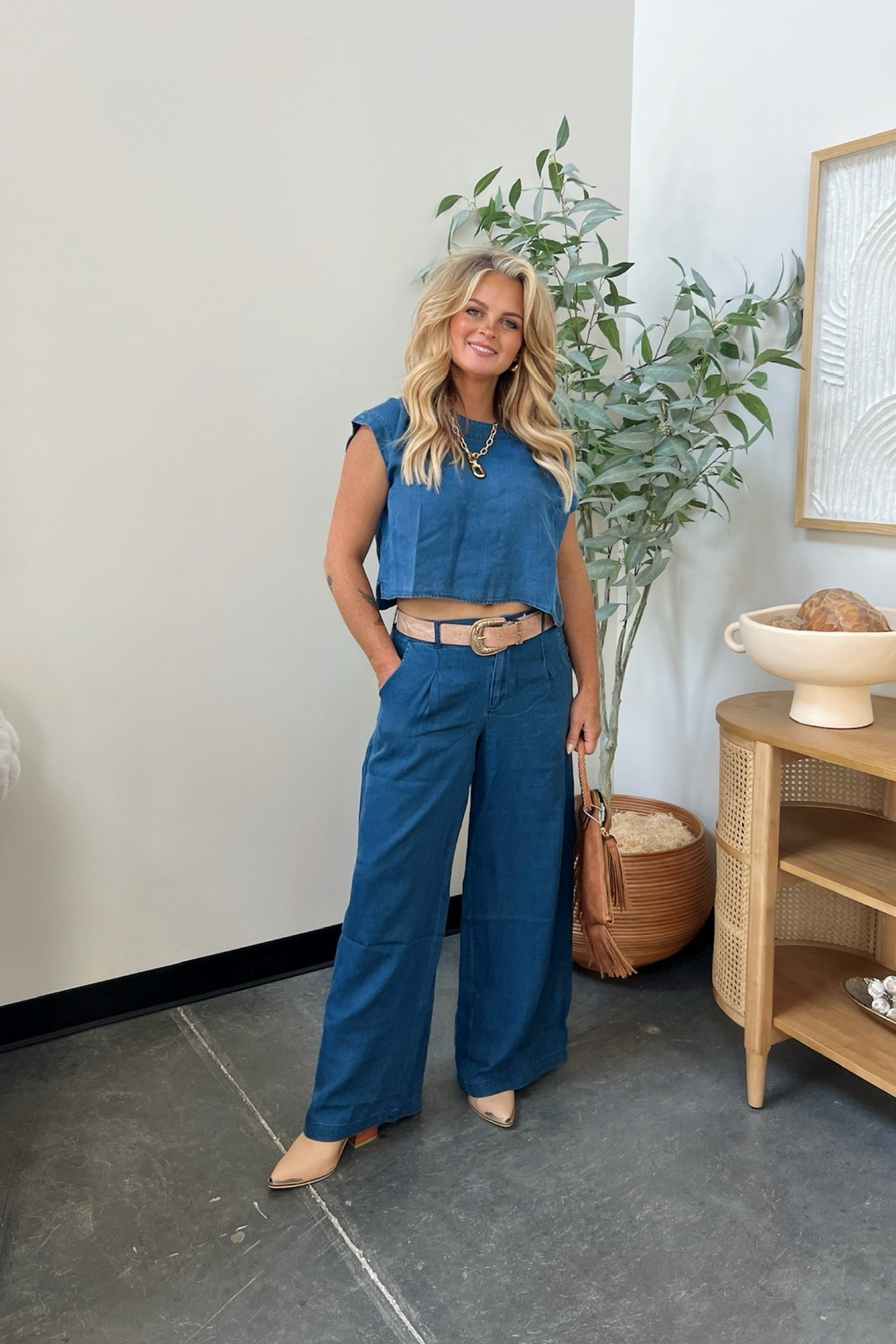 blue wide leg silhouette pants