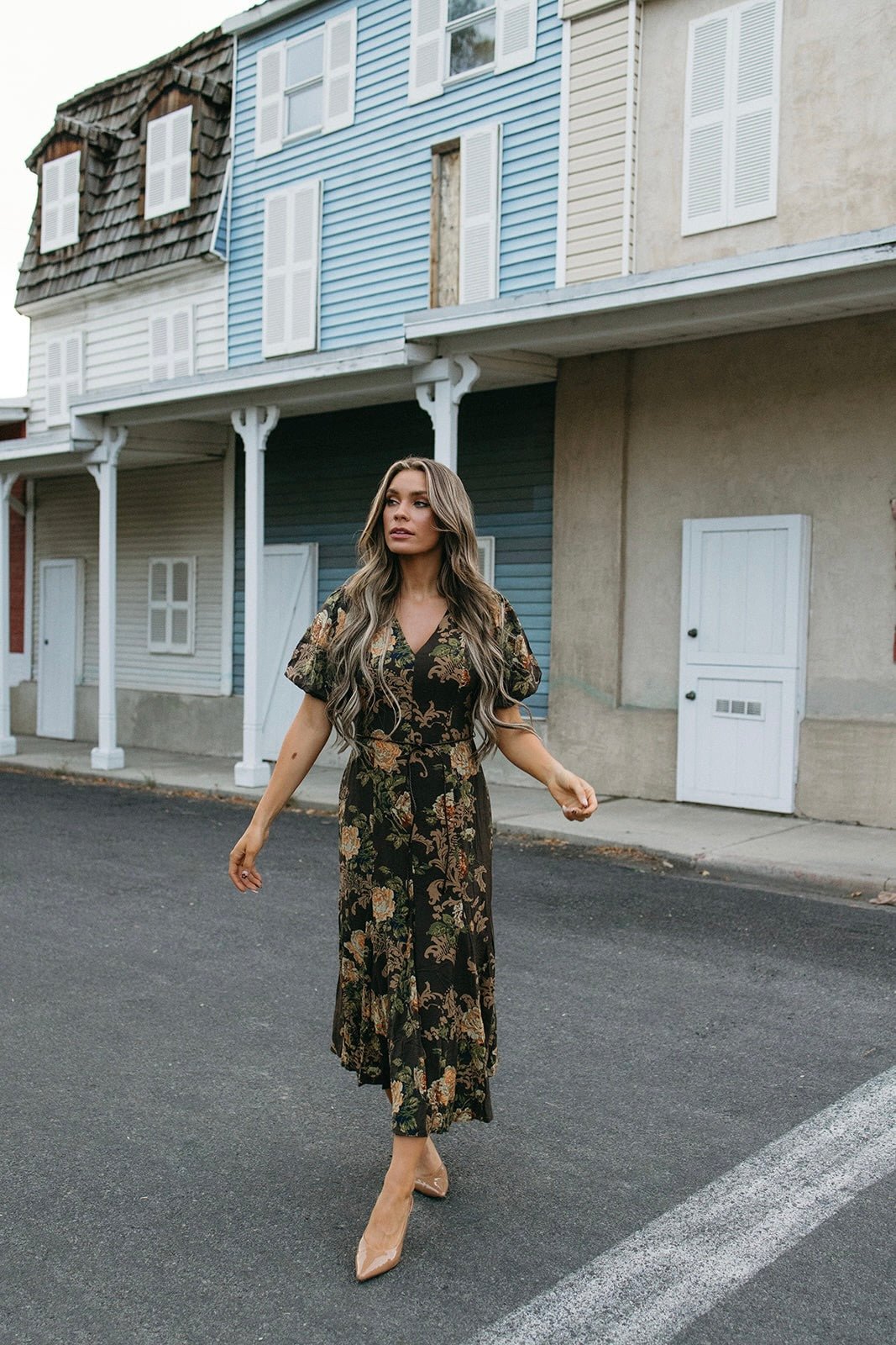 ASTR Lavena V-neck Puff Sleeve Dress