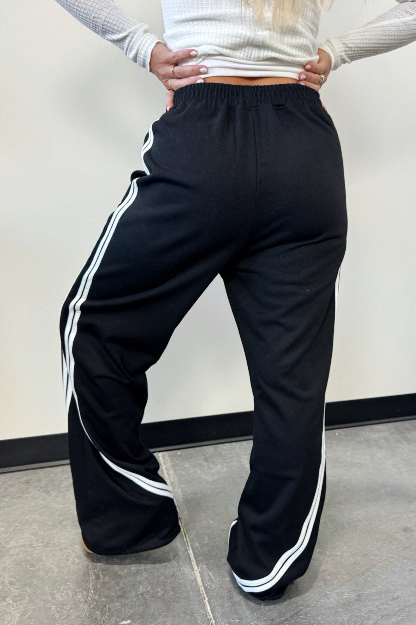 Contrast Glide Wide Leg Pants