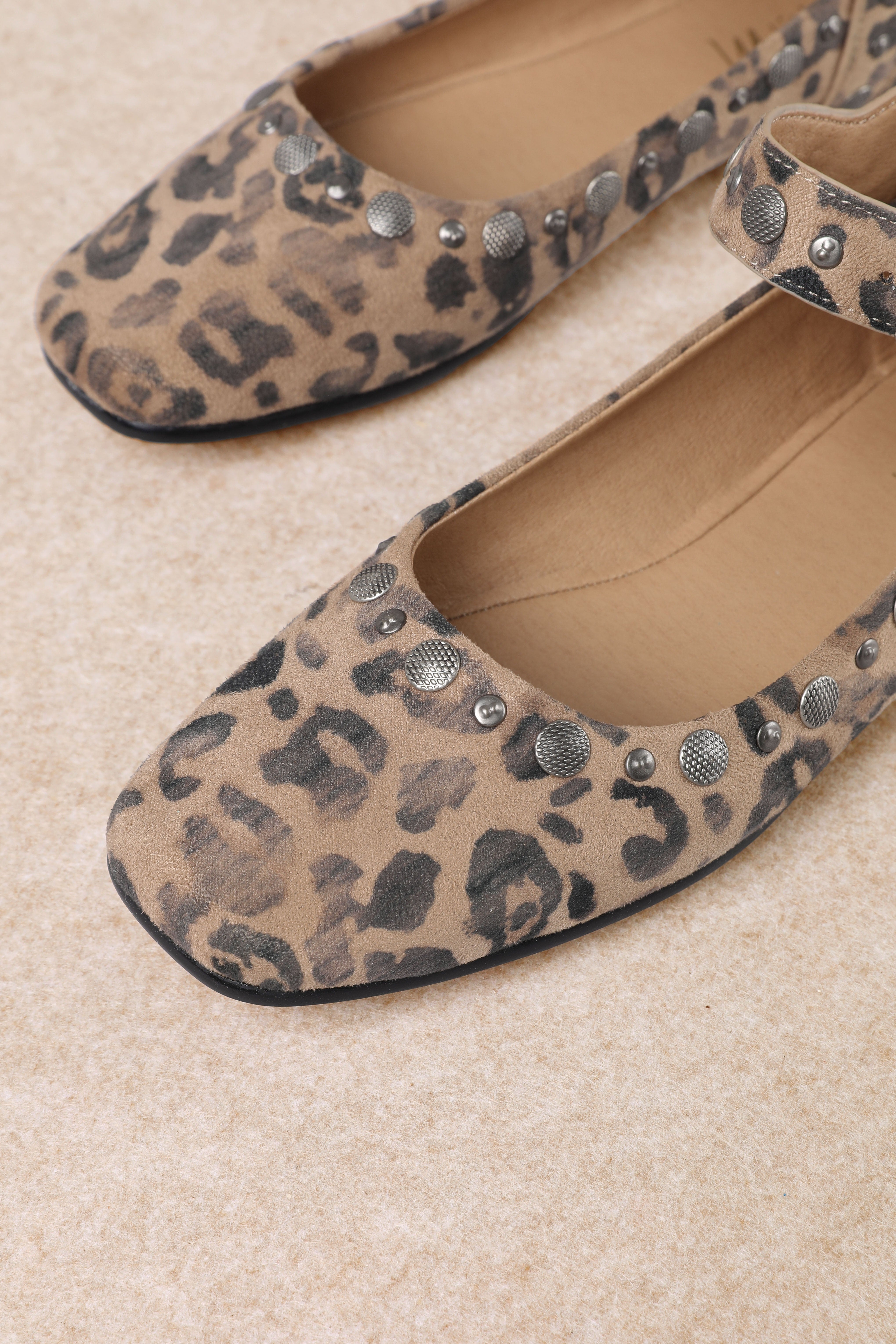 Side Eye Studded Ballet Flats