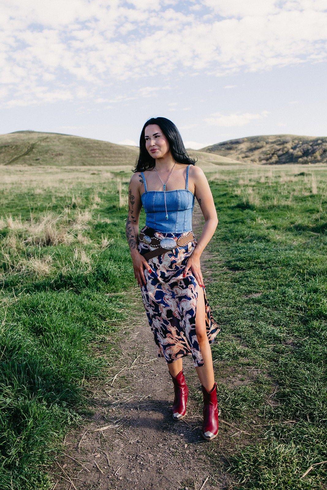 denim tank top, western fashion, rodeo outfits, structured denim corset, square neck tank, concert clothes for women, denim crop top, western streetwear, summer denim top.